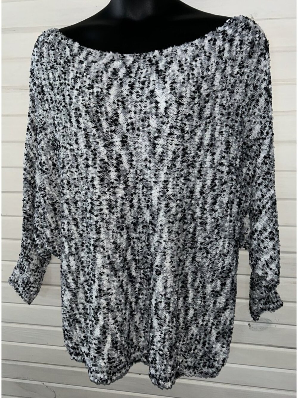 Maurices Sz PLUS 3X White Black Silver Marled Metallic Sweater Wide Neck EUC